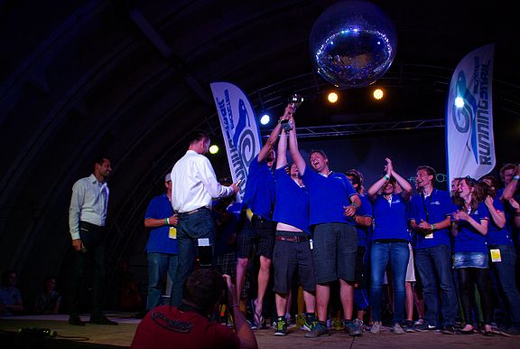 Das Running Snail Racing Team der Hochschule Amberg-Weiden hat seine Erfolgsserie bei den internationalen Konstruktionswettbewerben fortgesetzt: Nach dem 7. Platz in Silverstone (England) und dem 6. Platz bei der Formula Student Germany am Hockenheimring 