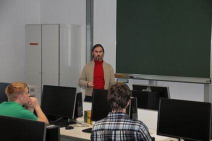 Geheimhaltung, Sicherheit und Sicherung von Daten ist im gewerblichen Rechtsschutz un-umgänglich und essentiell. Angehende Patentingenieure sollten hier sehr gut informiert sein. Daher bot im Rahmen der Vorlesung Recherchetechnik bei Prof. Dr. Ursula Ver