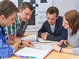 Lerngruppe von Studierenden 