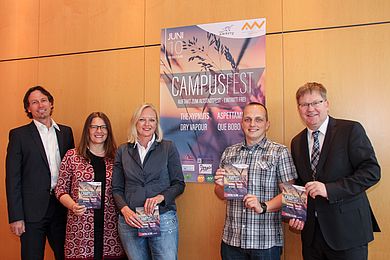 Von links: Prof. Dipl.-Ing. Maximilian Kock, Maria Frank, Petra Strobl, Florian Haupt und OB Michael Cerny