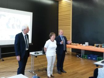 Prof. Dr. Emil Vacík, PaedDr. Ladislava Holubová und Prof. Dr. Bernt Mayer beim Projektstart in Weiden
