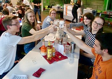 Geselligkeit und Spaß stand bei der Angewandten Cocktailforschung ganz vorne auf der Agenda. Geselligkeit und Spaß stand bei der Angewandten Cocktailforschung ganz vorne auf der Agenda.