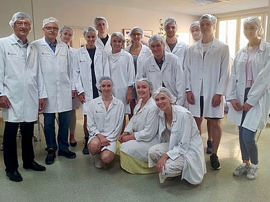 Die Exkursionsgruppe bei Constantia Hueck Folien 