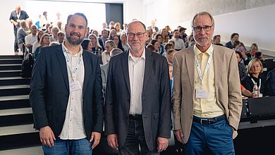 Peter Sperber mit den beiden TRIOKON-Impulsrednern Hubertus Tuczek und Wolfgang Nagl