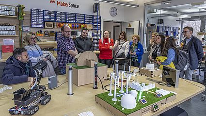 Besucher im MakerSpace