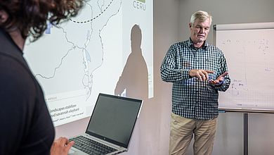 Dr. Robert Guldemond von der Universität Pretoria besuchte die OTH Amberg-Weiden für ein gemeinsames Projekt zur Elefantenforschung