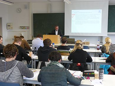 Studierende im Seminar