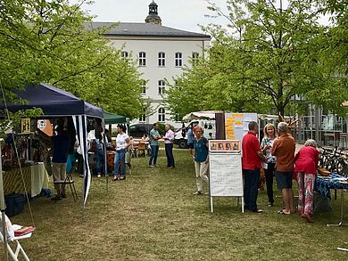 Auf dem Campus informierten verschiedene Anbieter über Themen wie E-Mobilität oder regionale Nahrungsmittel.