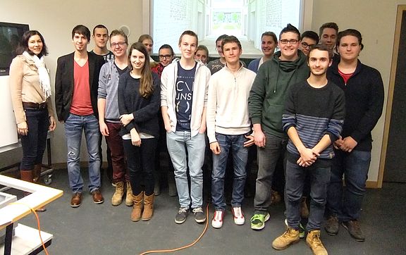 Am 3. Dezember 2013 wurde das P-Seminar „Von der Erfindung zum Patent“ am Gymnasium Tutzing unter Leitung von Studienrätin Cornelia Holzapfel mit der Vorstellung der Ergebnisse durch die Schülerinnen und Schüler abgeschlossen.