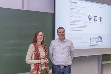 Prof. Dr. Ursula Versch, OTH Amberg Weiden mit Daniel Ovadya, Questel Paris.