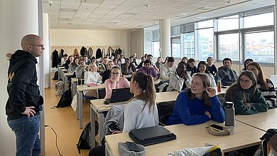 Prof. Dr. Matthias Lederer gab den Studierenden Input zum Thema Digitales Prozessmanagement