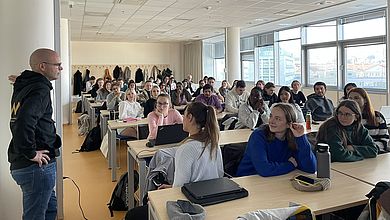 Prof. Dr. Matthias Lederer gab den Studierenden Input zum Thema Digitales Prozessmanagement