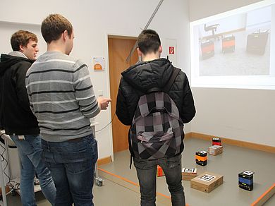 Physical computing live: SchülerInnen "spielen" mit interaktiven Projekten