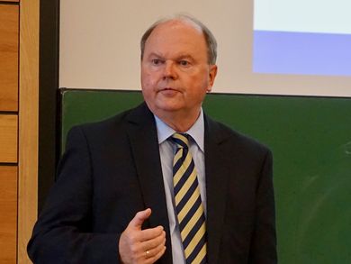 Forschungsvorlesung: Dr. Wolfgang Weber referierte über regionalökonomische und wirtschaftsgeographische Herausforderungen in der Oberpfalz
