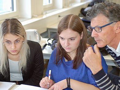 Unternehmen 3 tüftelt an der richtigen Strategie.