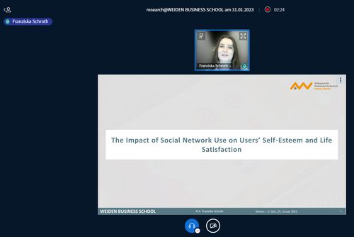 Screenshot der Referentin beim Online-Vortrag