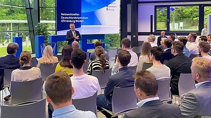 Das Netzwerktreffen rund um das Deutschlandstipendium fand bei der BHS Corrugated in Weiherhammer statt