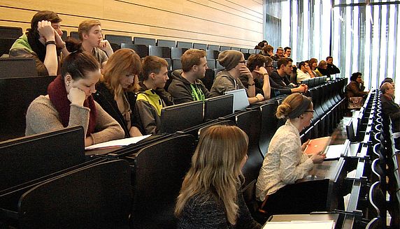 Informationsvortrag im neuen Hörsaalgebäude in Weiden