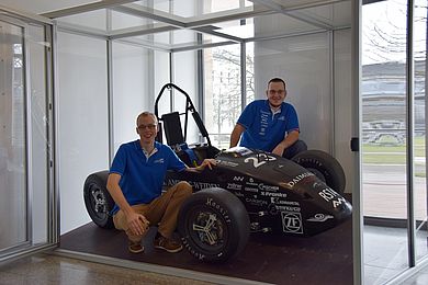 Der RS14 ausgestellt im Eingangsbereich der Fakultät EMI