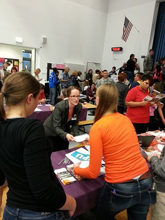 Die Anwerbung von internationalen Studierenden ist Teil der Strategie zur Internationalisierung der Hochschule und wird von der OTH Amberg-Weiden zielstrebig verfolgt. Um zukünftige Spitzenkräfte aus dem Ausland zu rekrutieren, muss nicht immer eine We