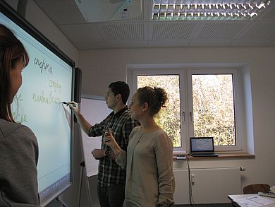 „Solche Kurse sollten wir öfter machen!“, „Jetzt habe ich mir das endlich gemerkt“, das sind die Rückmeldungen der Studierenden des 3. Semesters, die an dem Russischkurs Konversation bei Dr. Irina Augustin  teilgenommen haben.