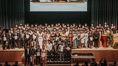 180 Absolventinnen und Absolventen verabschiedete die Weiden Business School in diesem Sommer