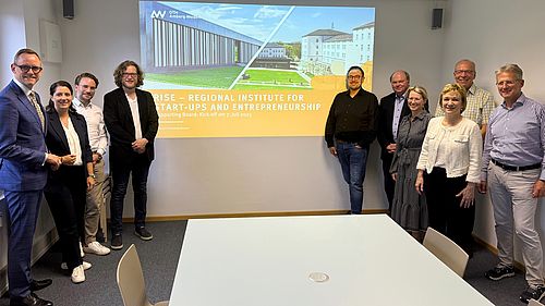 Das Supporting Board des neuen Instituts RISE für Gründungsförderung setzt sich aus Expertinnen und Experten der Hochschule und Partnern aus der Region zusammen