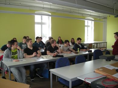 Mit dem Workshop „Präsentation“ startete die Schreibwerkstatt Deutsch ins Sommersemester 2014. Die Veranstaltung wurde am 25. März 2014 an der OTH in Amberg und am 26. März 2014 am Standort Weiden angeboten, rund 25 Studierende nahmen daran teil.