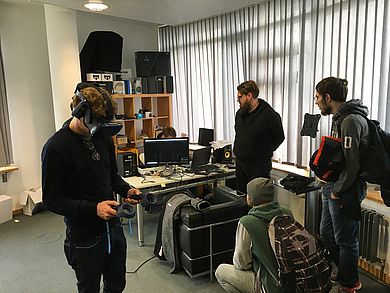 Student mit VR-Brille