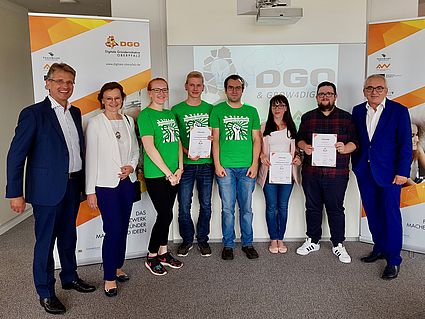 Die beiden Sieger-Teams am Tag der offenen Tür an der OTH in Weiden.