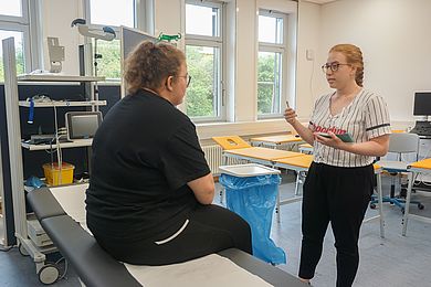 Das Anamnese-Gespräch ist der erste Teil der OSCE-Prüfung