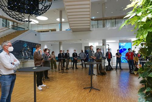 Teilnehmende bei der Auftaktveranstaltung im Siemens Besucherzentrum THE IMPULSE