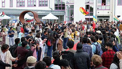 Rund 800 Besucherinnen und Besucher feierten an diesem Tag gemeinsam mit der OTH Amberg-Weiden Internationalität, Kulturen und Vielfalt