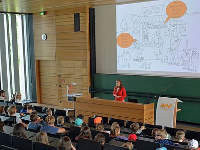 Prof. Dr. Julia Heigl bei der Präsentation