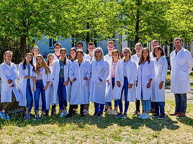 Die ScienceCamperInnen am Campus in Amberg