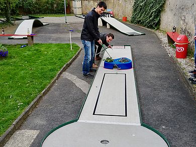 Die Blumentopfbahn mit Unterführung erfordert Präzision und ein genaues Auge.