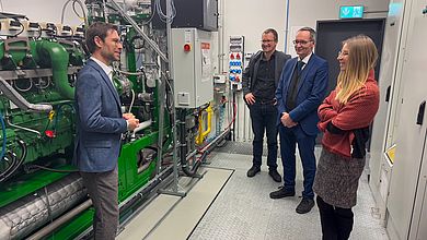 Gruppe vor BHKW 