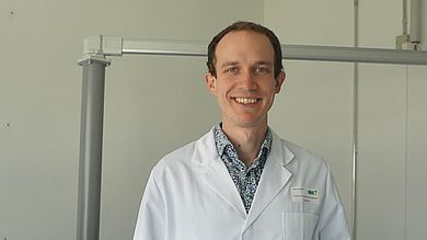 Prof. Dr. Christian Schmidkonz durfte sich vor allem auch wegen seiner praxisorientierten Lehre im Medical Training Center kürzlich über den Preis für gute Lehre des Bayerischen Staatsministerium für Wissenschaft und Kunst freuen