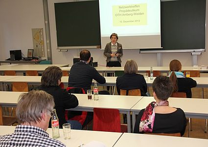 „Nach meiner Meinung ist ein Propädeutikum absolut notwendig, wenn man kein Abitur hat. Ohne diesen Kurs wäre der Aufwand im Studium zu groß“,  - so die Rückmeldung von einem beruflich qualifizierten Kursteilnehmer, der den Vorbereitungskurs an de