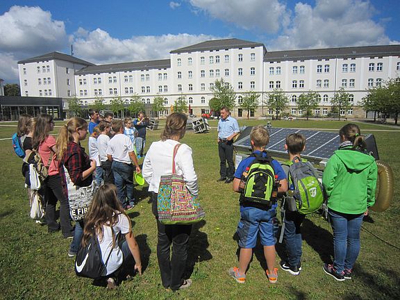 Vorführung von Prof. Dr.-Ing. Markus Brautsch zum Thema Sonnenenergie 