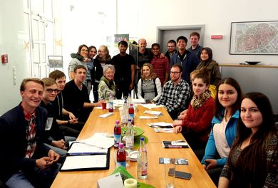 Die Gruppe Flüchtlinge@OTH bei der Freiwilligenagentur „engagiert in Amberg“ 