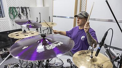 Yannick Hilpert am Schlagzeug