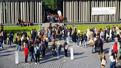 unge Menschen auf dem Campus