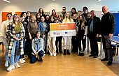 05 Gemeinsames Foto mit dem 3. Buergermeister und Vertretern der Stadt Amberg