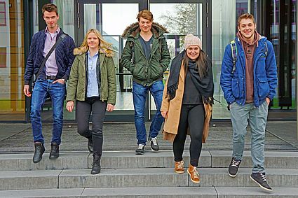 Studierende am Campus