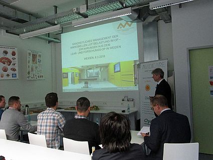 Prof. Dr. Clemens Bulitta referierte über aktuelle Forschungsergebnisse zum Thema Lüftungssysteme in Operationssälen.