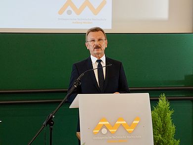 Prof. Dipl.-Ing. Ulrich Müller, Vizepräsident der OTH Amberg-Weiden, begrüßte die Gäste.