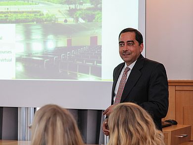 Jyotirmay Mathur bei einem Besuch in Amberg