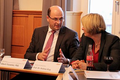 Staatssekretär Albert Füracker, MdL, und Prof. Dr. Andrea Klug, Präsidentin der OTH Amberg-Weiden