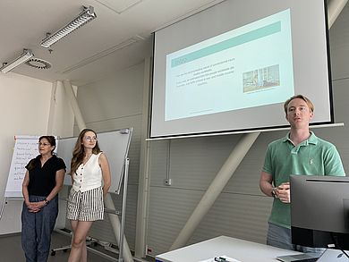 Abschlusspräsentation des Teams Golden Hour - Elderly and disabled rescue device